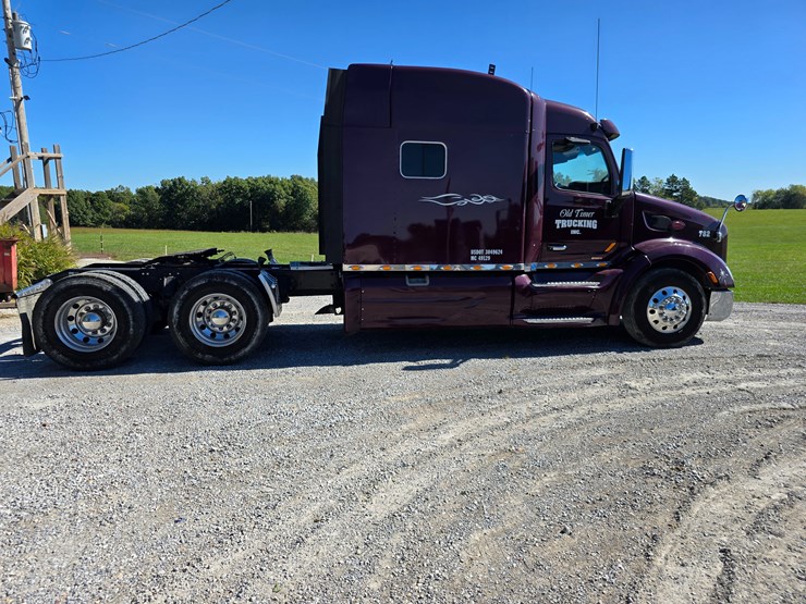 peterbilt-579-image-32