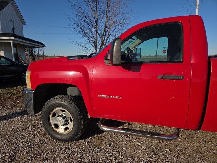 2010-chevrolet-2500hd-image-5