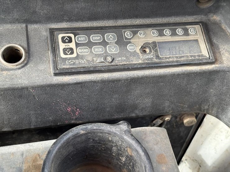 2014-takeuchi-tb290-image-41