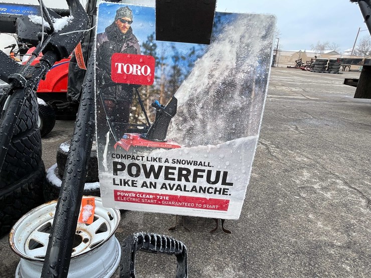 #6121-•-toro-single-stage-snow-blower-(o3)-image-8