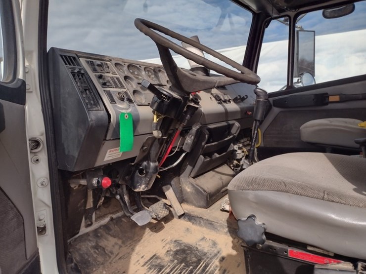 freightliner-fl70-image-15