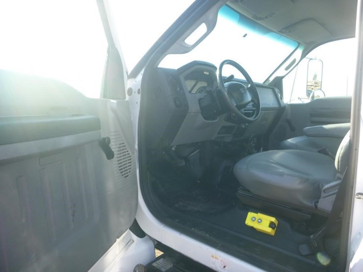 2013-ford-f650-image-12