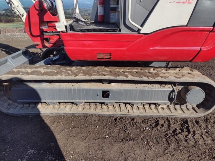 takeuchi-tb250-image-25