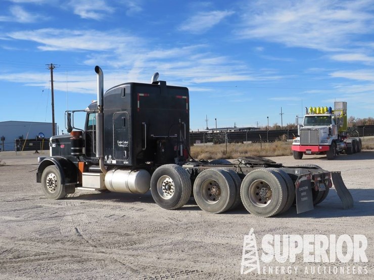 peterbilt-388-image-4