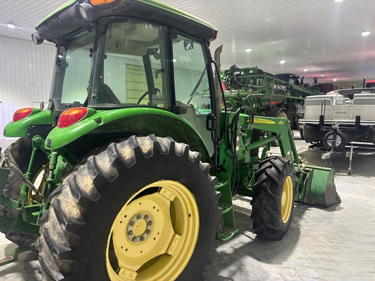 john-deere-6115d-image-11