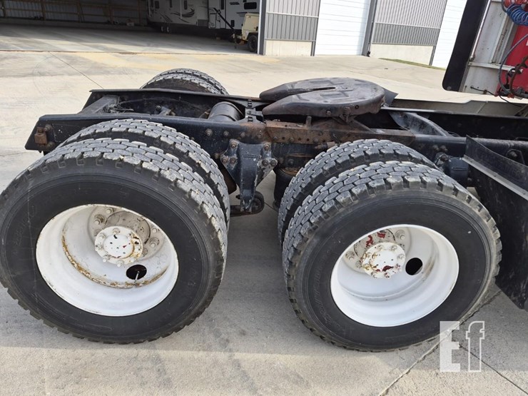 freightliner-fld120-image-7