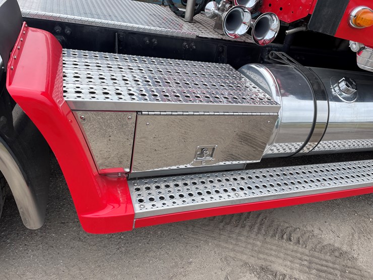 #1043-•-2009-freightliner-semi-(wi-title-in-delay)-image-21