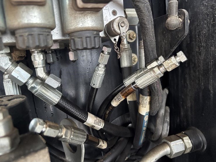 2013-jlg-400s-image-39