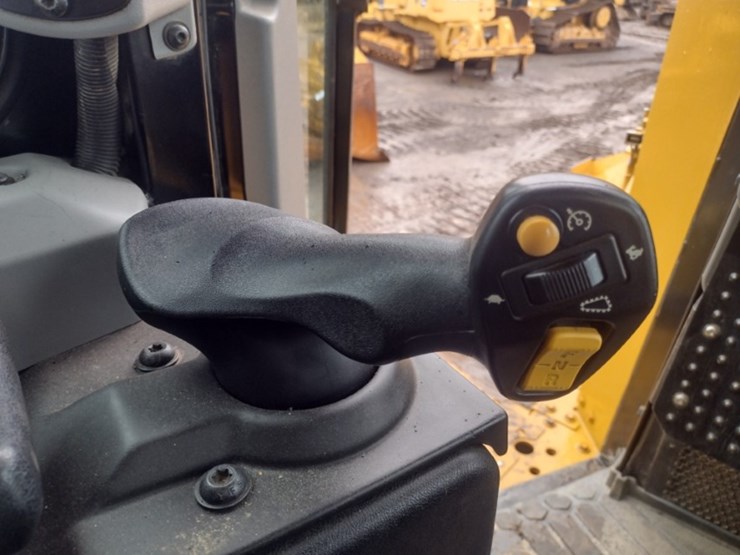 caterpillar-d6t-xl-image-12