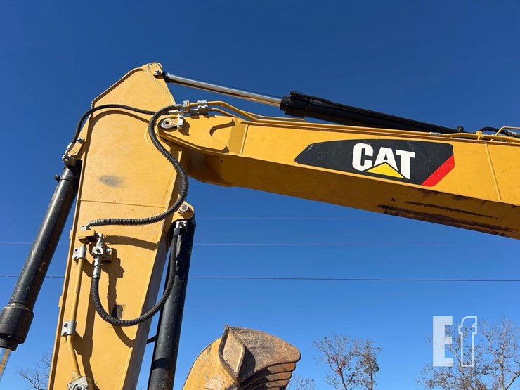 caterpillar-326fl-image-12