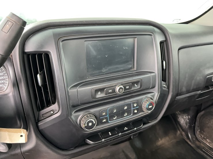 2016-chevrolet-2500hd-image-17