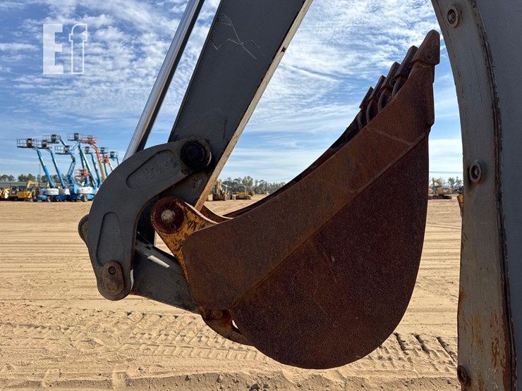 2010-deere-310j-image-22