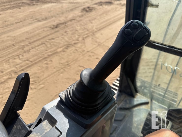 2019-caterpillar-326fl-image-30