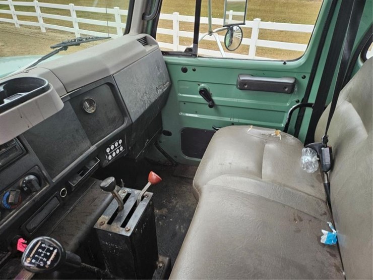 international-4900-image-39