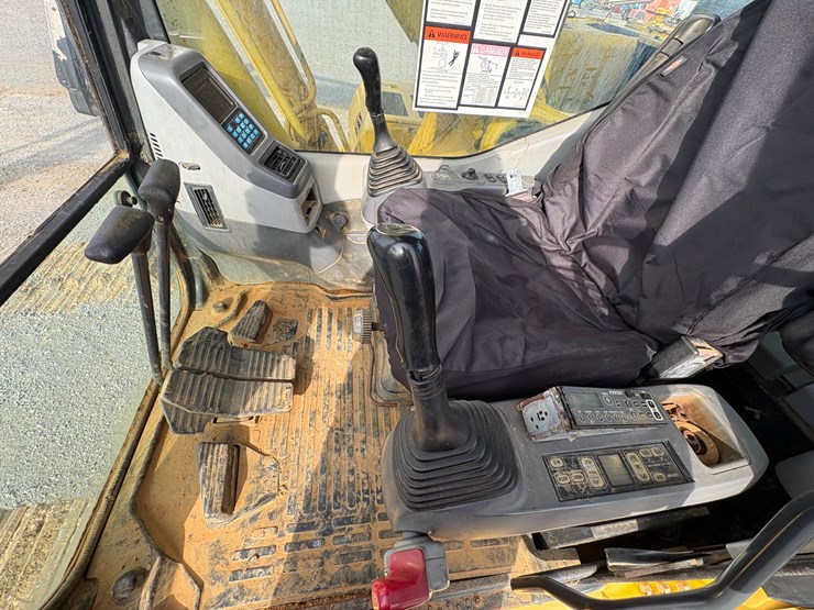 komatsu-pc220-lc-7l-image-24