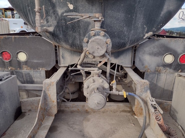 peterbilt-567-image-34