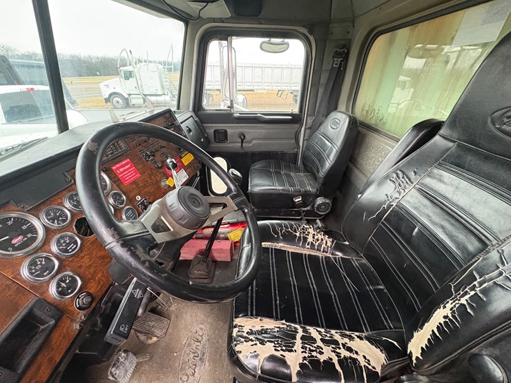 2000-peterbilt-378-image-14