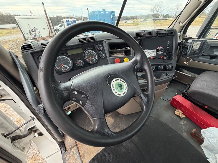#29767-•-2018-freightliner-cascadia-tandem-axle-truck-tract-image-25