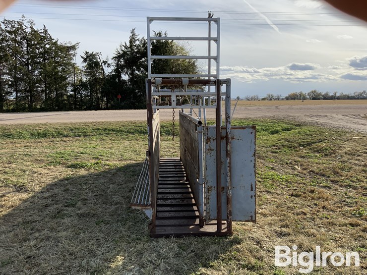 pearson-adjustable-alley-image-2