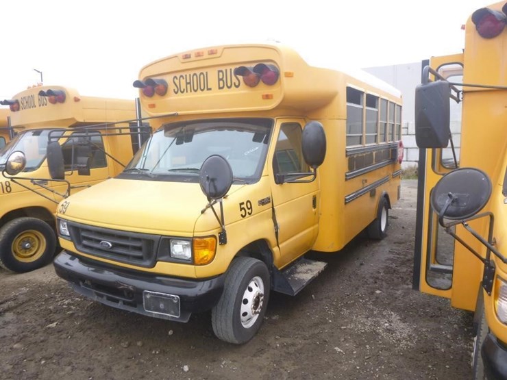 2004-ford-e450-image-1