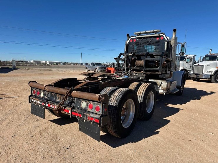 2012-peterbilt-388-image-2