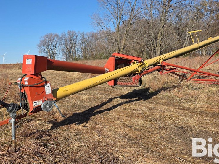 westfield-1060-auger-w/swing-hopper-image-1