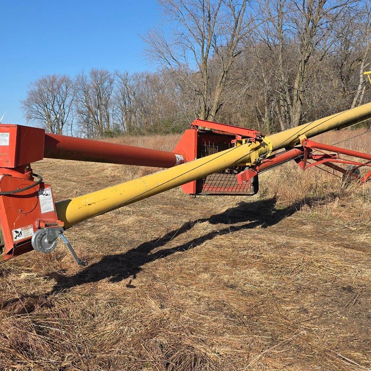Westfield 1060 Auger W/Swing Hopper
