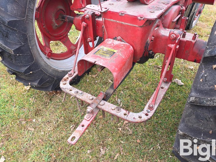 1945-farmall-h-2wd-tractor-image-10