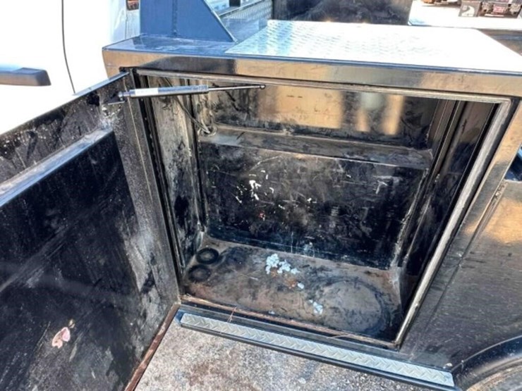 2024-ford-f350dually-1-ton-image-16