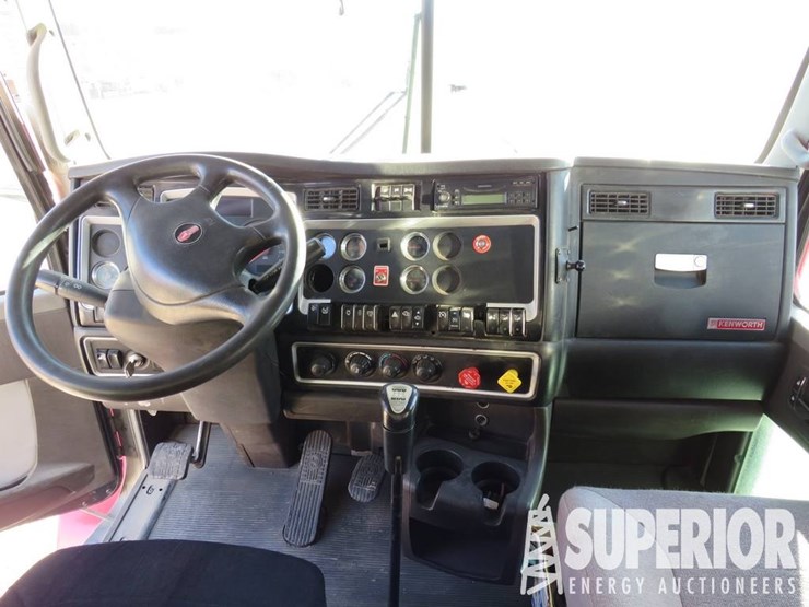 2012-kenworth-t800-image-11