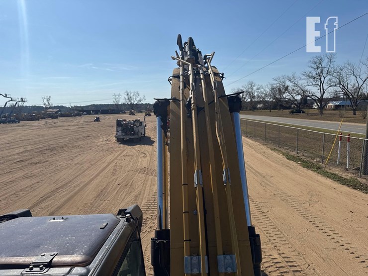 caterpillar-323-image-32