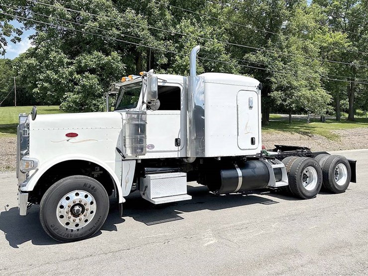 2018-peterbilt-389-image-2
