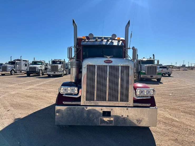 2004-peterbilt-379-image-3