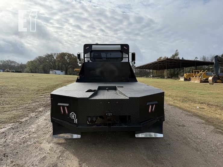 peterbilt-330-image-6