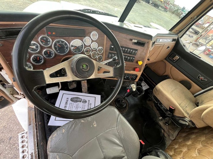 2016-western-star-4900-image-16