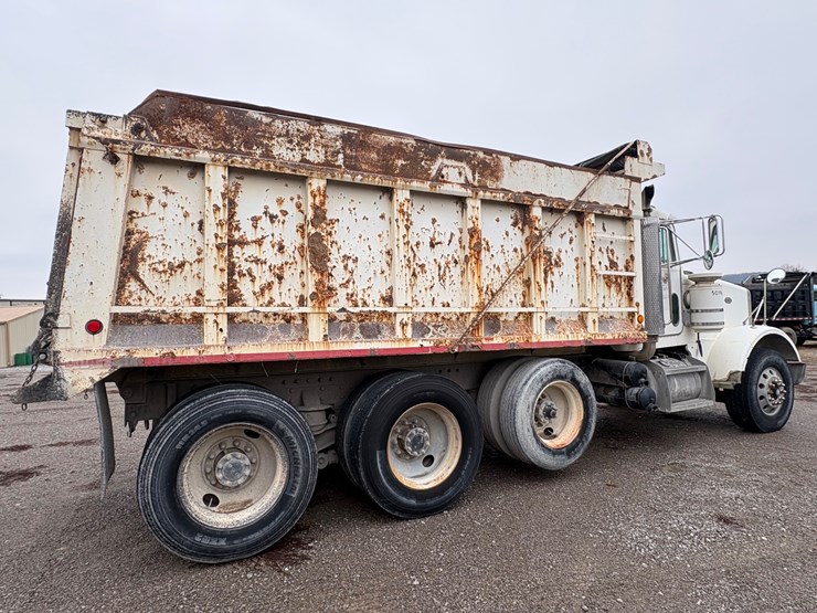 2000-peterbilt-378-image-3