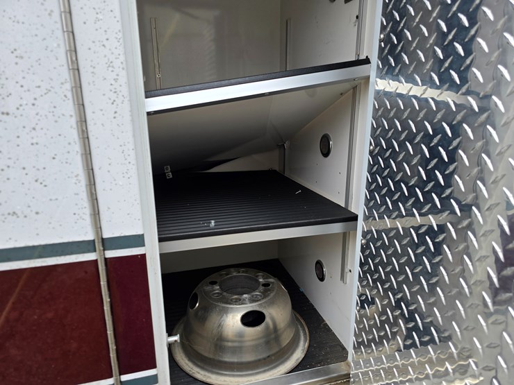 2010-ford-e450-image-41