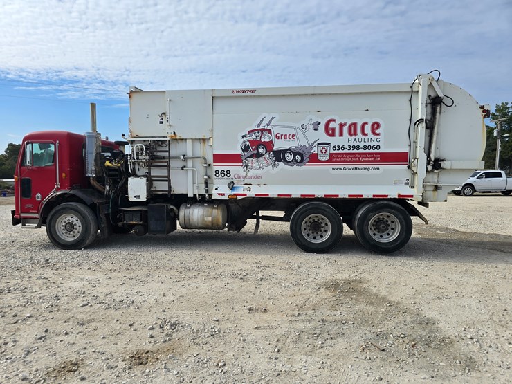 2003-peterbilt-320-image-12