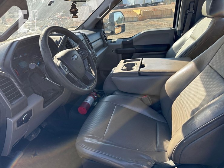 ford-f550-xl-image-15