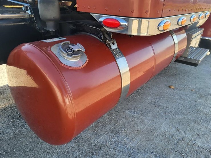 peterbilt-389-image-43