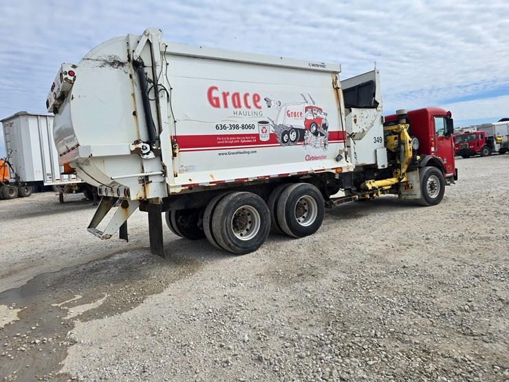 2003-peterbilt-320-image-29