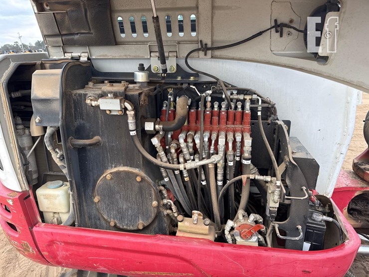 takeuchi-tb235-2-image-27