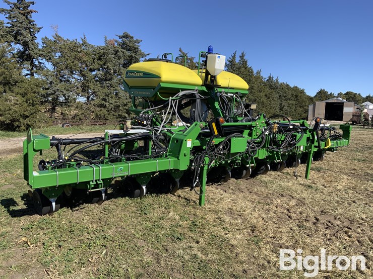 john-deere-dr12-image-3