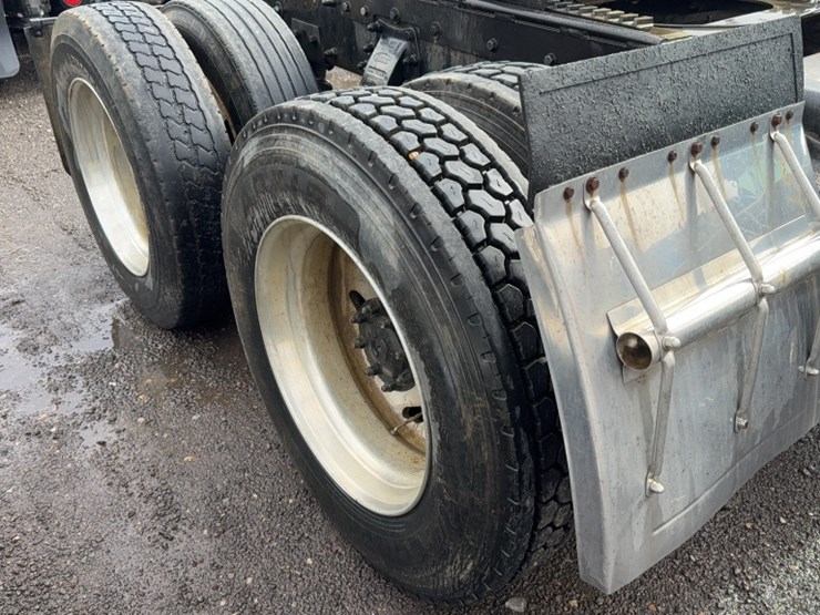 1997-peterbilt-379-image-5