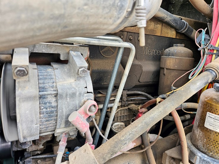 freightliner-columbia-112-image-54