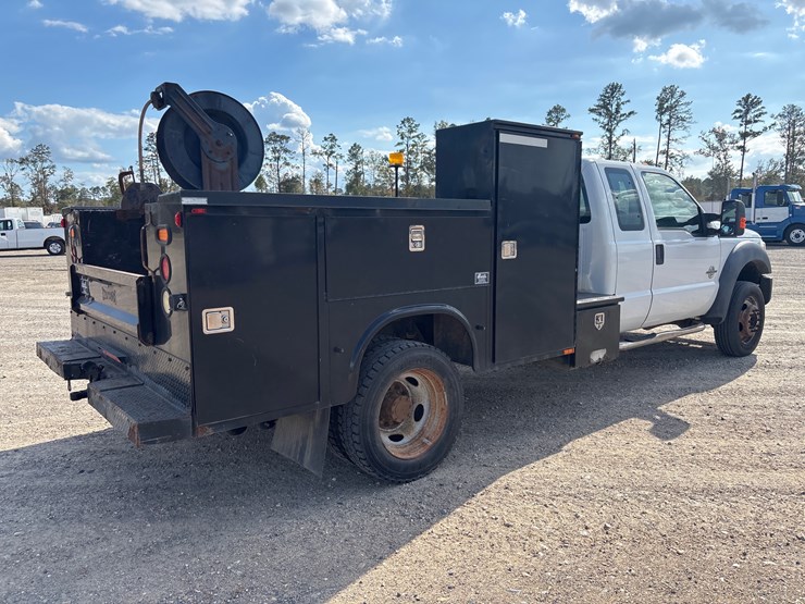 2011-ford-f550-image-3