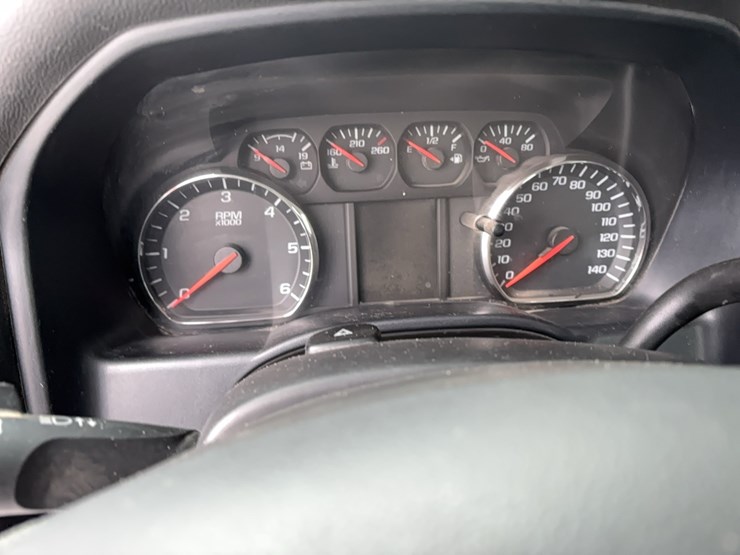 2016-chevrolet-2500hd-image-18