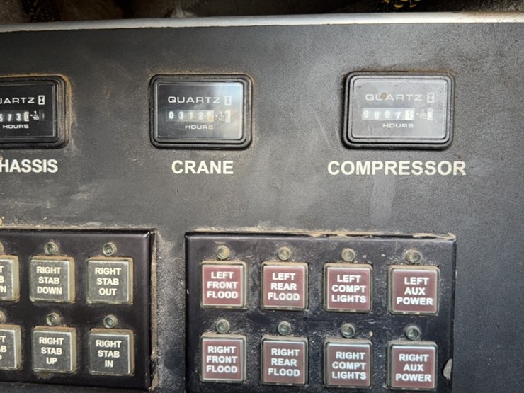 2012-peterbilt-337-image-11