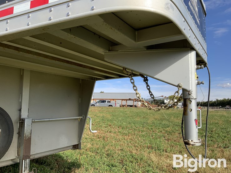 2019-elite-tri/a-gooseneck-livestock-trailer-image-11