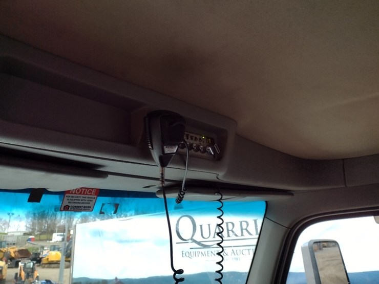 peterbilt-567-image-10